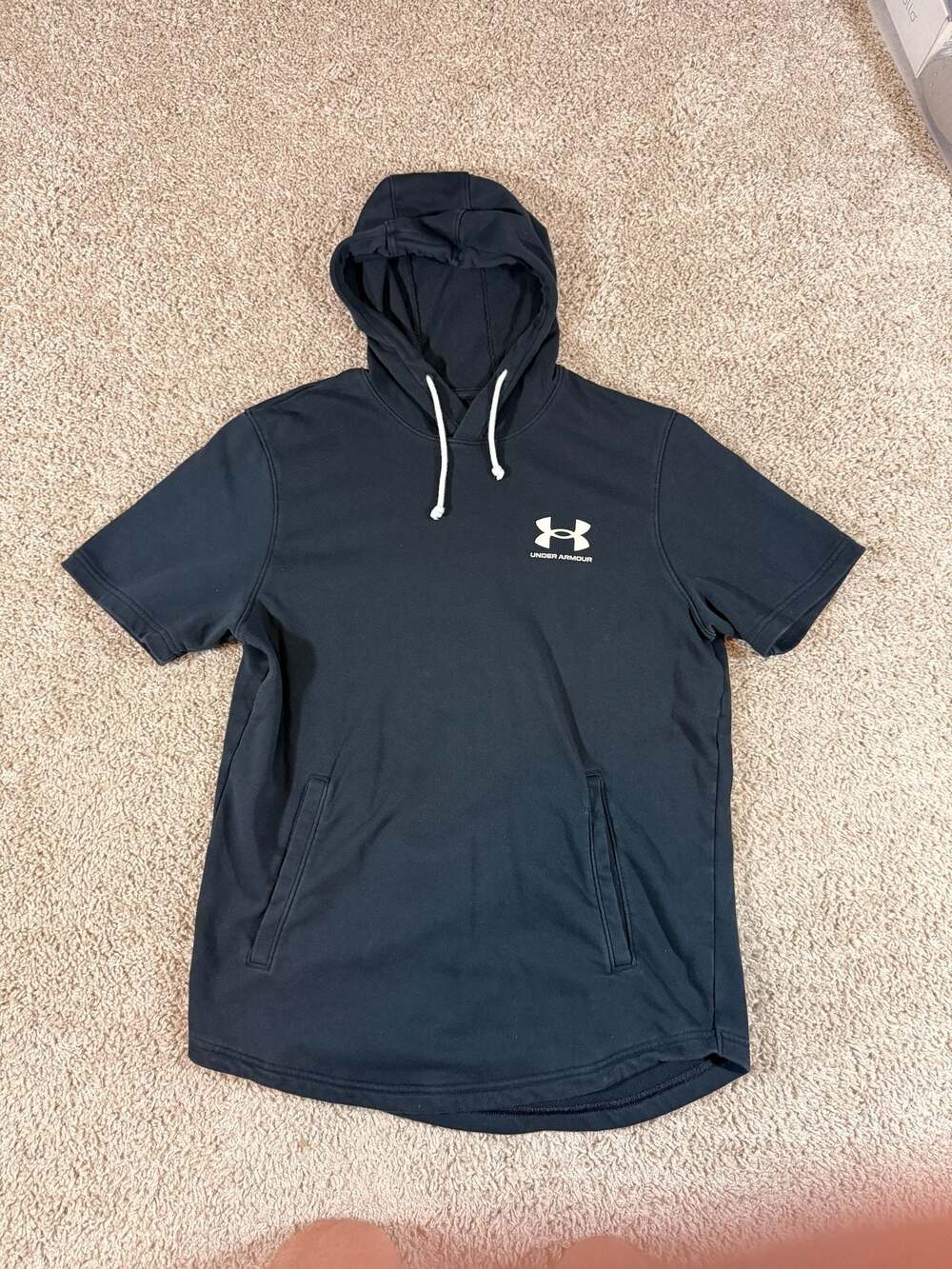 Under Armour Short Sleeve Hoodie Mens Medium Black Athletic Pullover EUC
